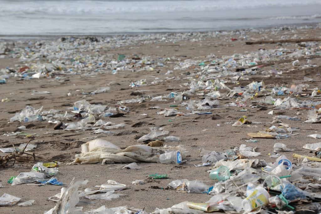 Tips to reduce Plastic - Plastic waste on beach