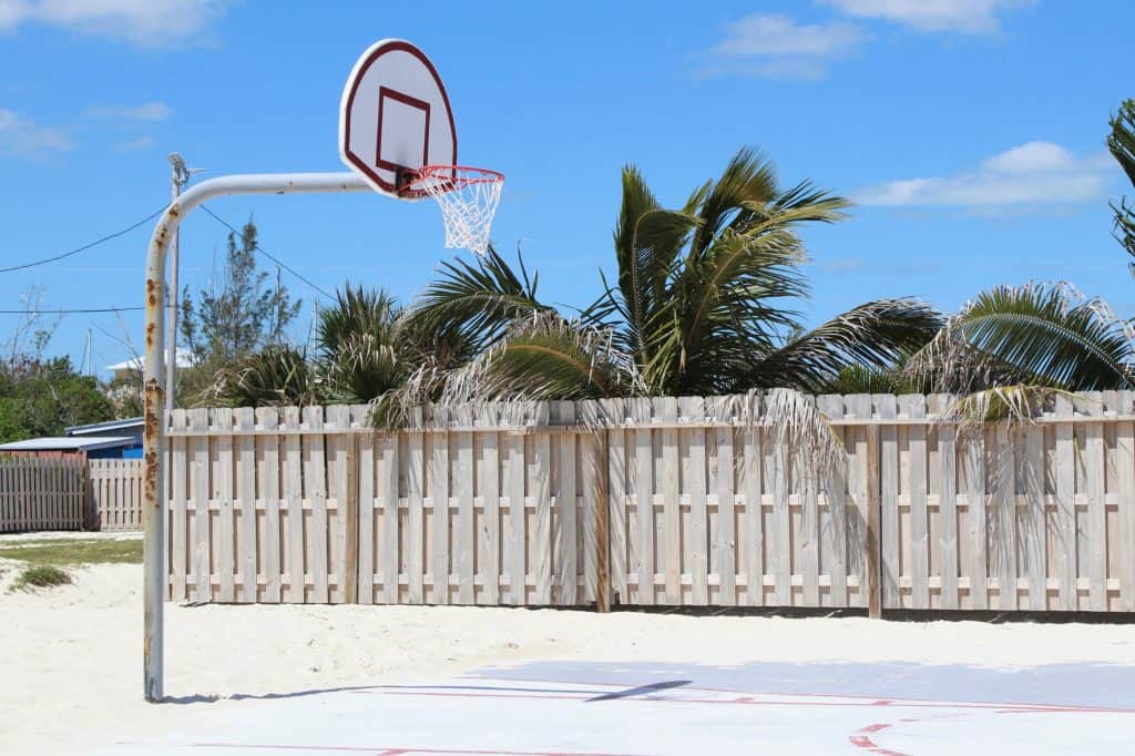 Privacy Fence ideas - staggered wooden boards