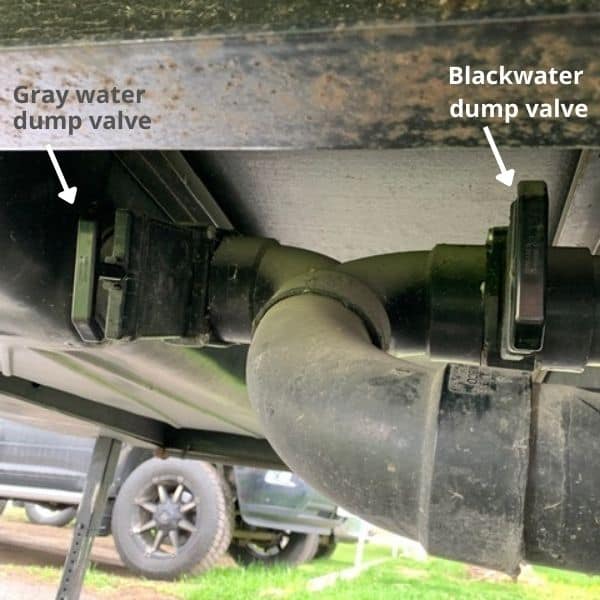 RV black water tank dump valve
