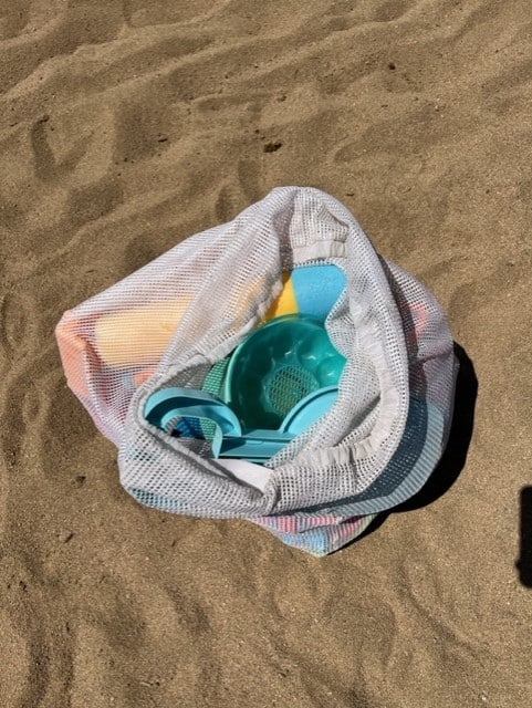 Beach Toy storage ideas - use a mesh laundry bag.